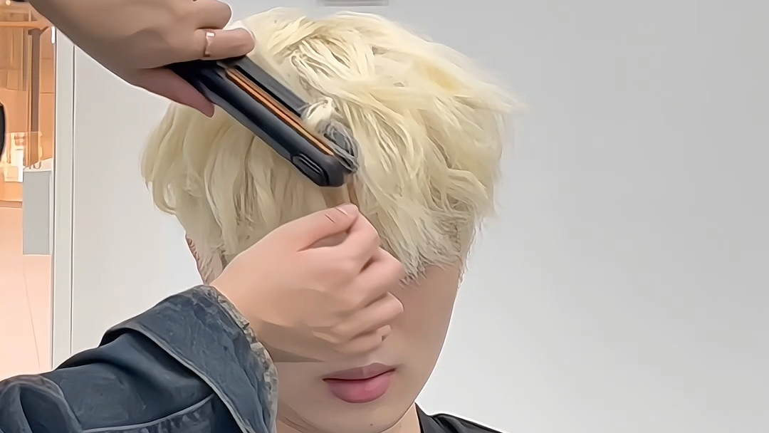 莱斯利卷发造型