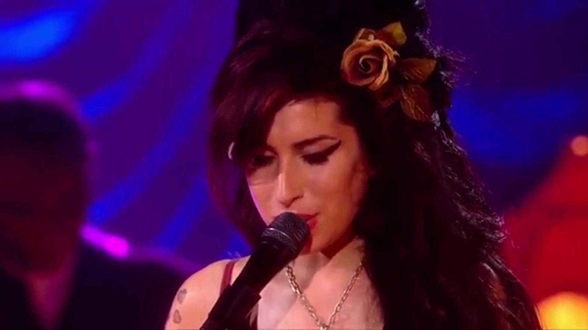 [图]Amy Winehouse (Riverside studios London 10th Feb 2008)