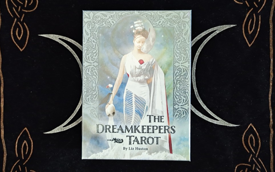 【开箱视频】守梦者塔罗牌开箱(美国游戏公司出品版本DREAMKEEPER TAROT)哔哩哔哩bilibili