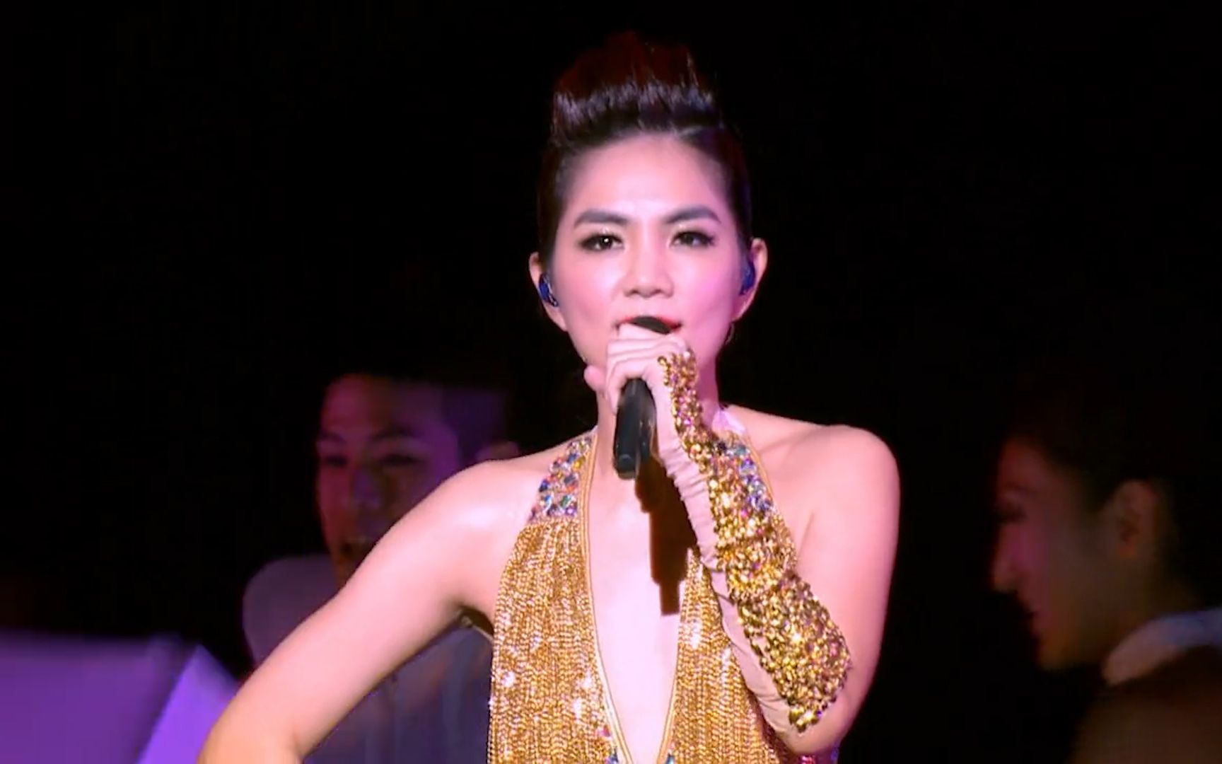 ella陈嘉桦率性演唱《坏女孩》,经典好听,百听不厌!