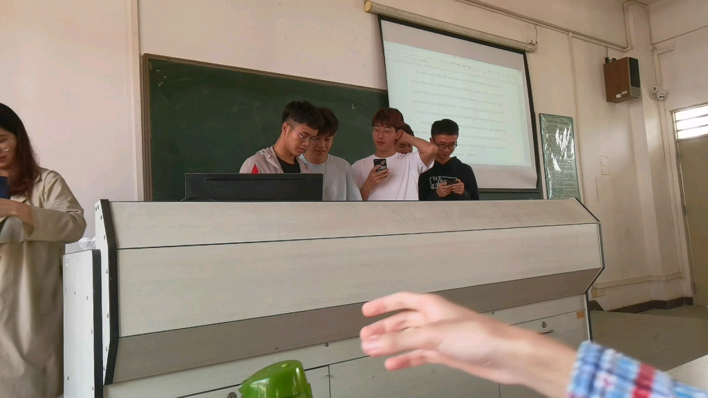 大学一英语小组讨论哔哩哔哩bilibili