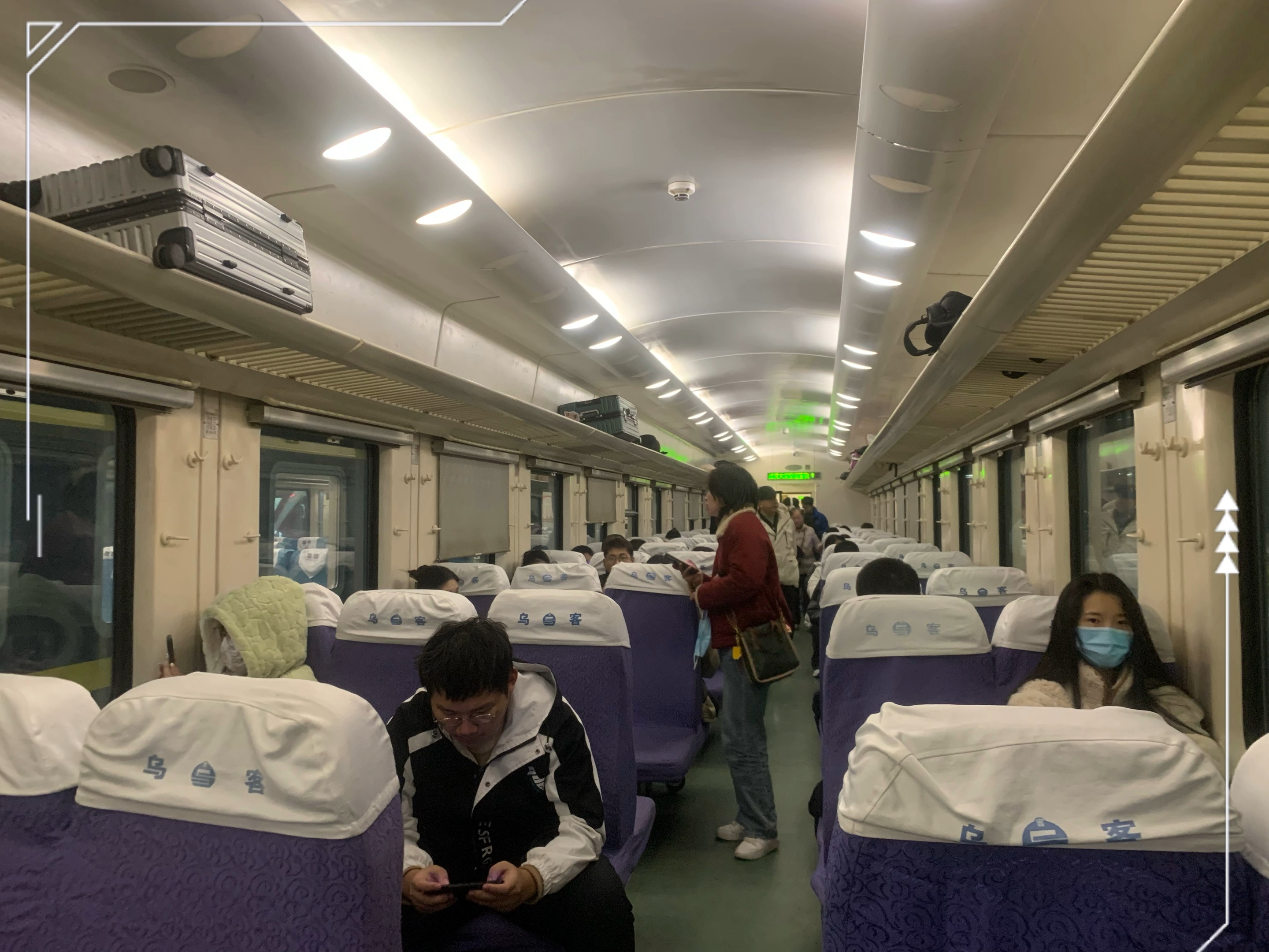 乘绿皮火车出游