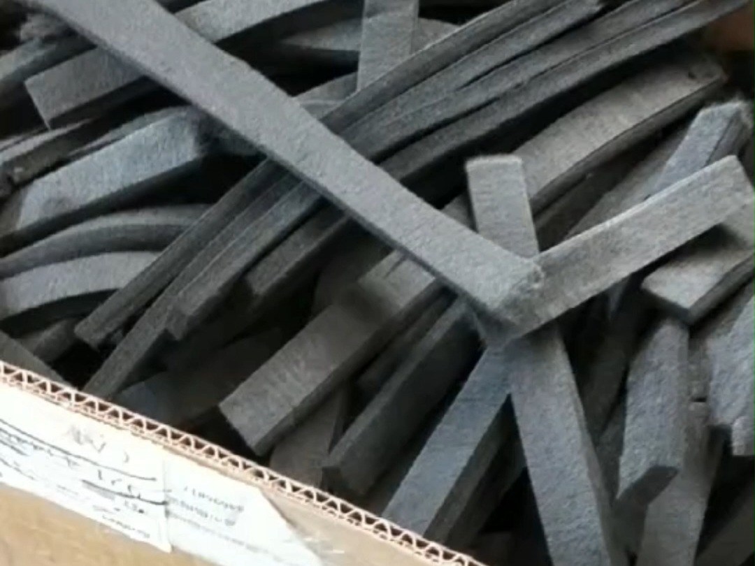 石墨毡粉碎机 碳纤维毡细碎机 碳毡打碎机