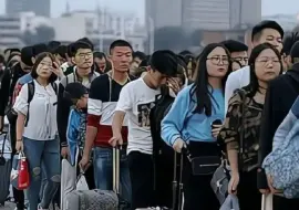 Télécharger la video: 4万多中国人徘徊在中俄边境，想回国却严厉被拒，究竟发生了什么