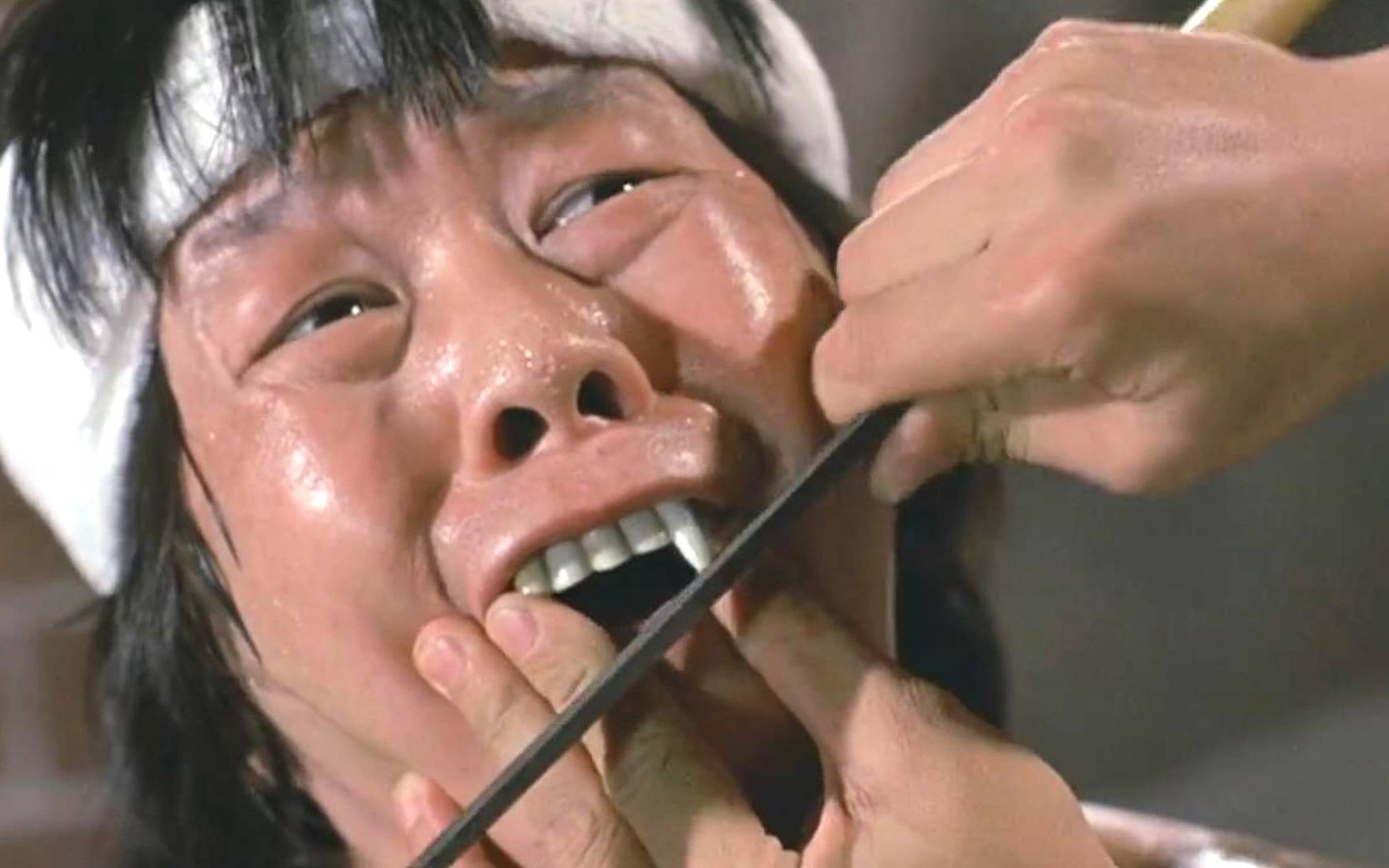 童年阴影:被僵尸咬了怎么办,不要慌,九叔帮你!