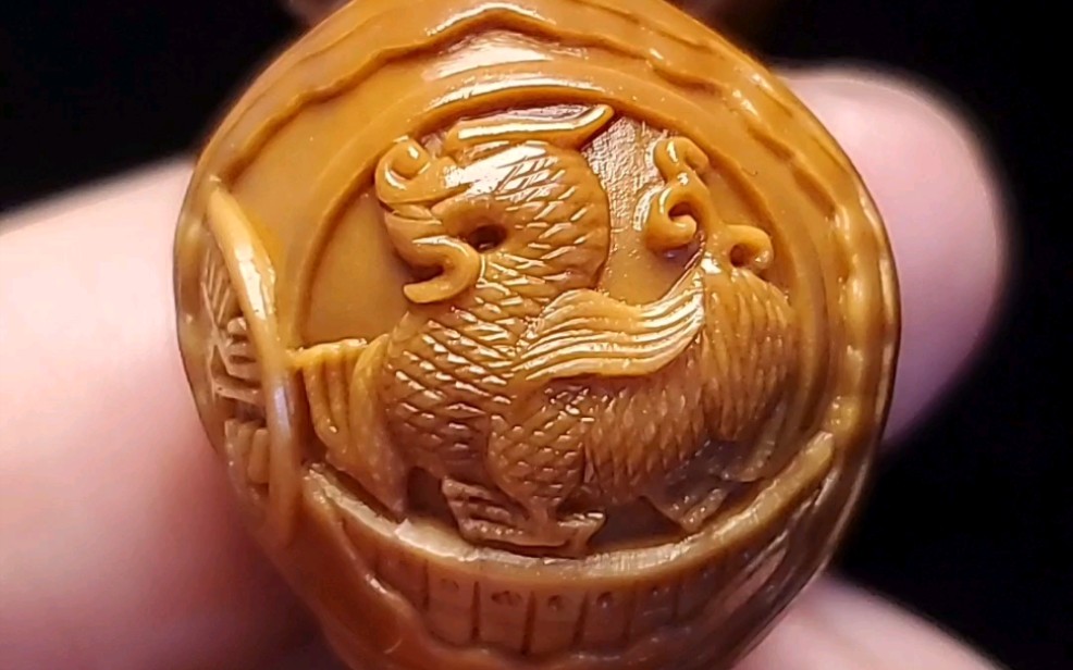 由锦灰堆又名八破图,玄阴四象,兽面兽纹一起雕刻而成的一套作品,非常