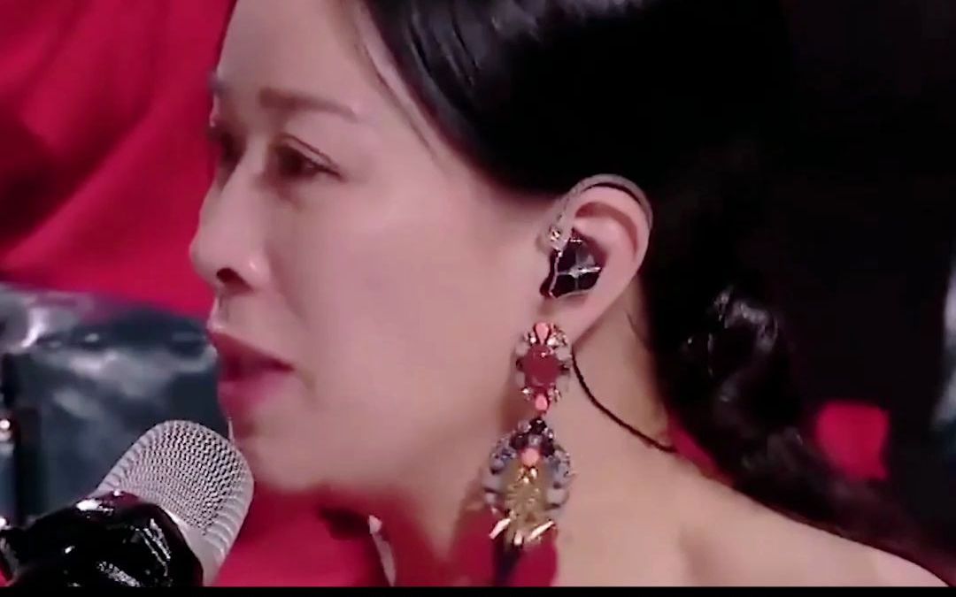 姚贝娜葬礼上那英哭成泪人却遭网友怒批不要脸究竟发生了啥(4)