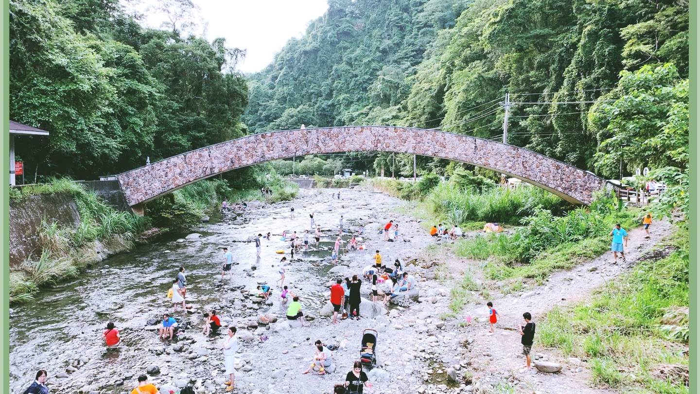 北埔冷泉 台湾省新竹县北埔冷泉位於北埔乡外坪村大坪溪,距北埔市区约7公里,冷泉为为罕见的碳酸与硫磺共生泉,泉水带些咸味,水色则为浅黄色,据说...