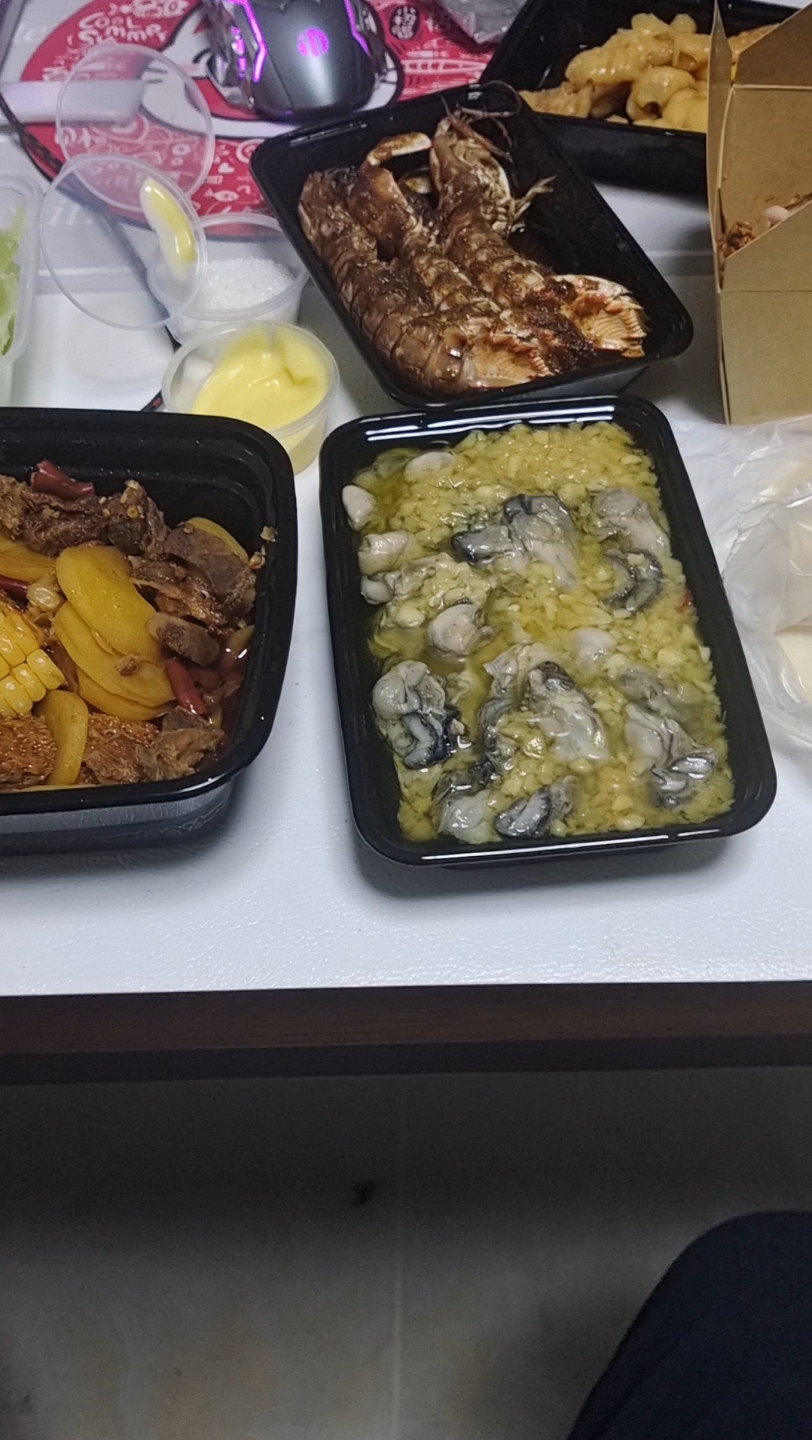 在家吃外卖大餐(生腌,脆皮五花肉"不够脆",猪脊骨)