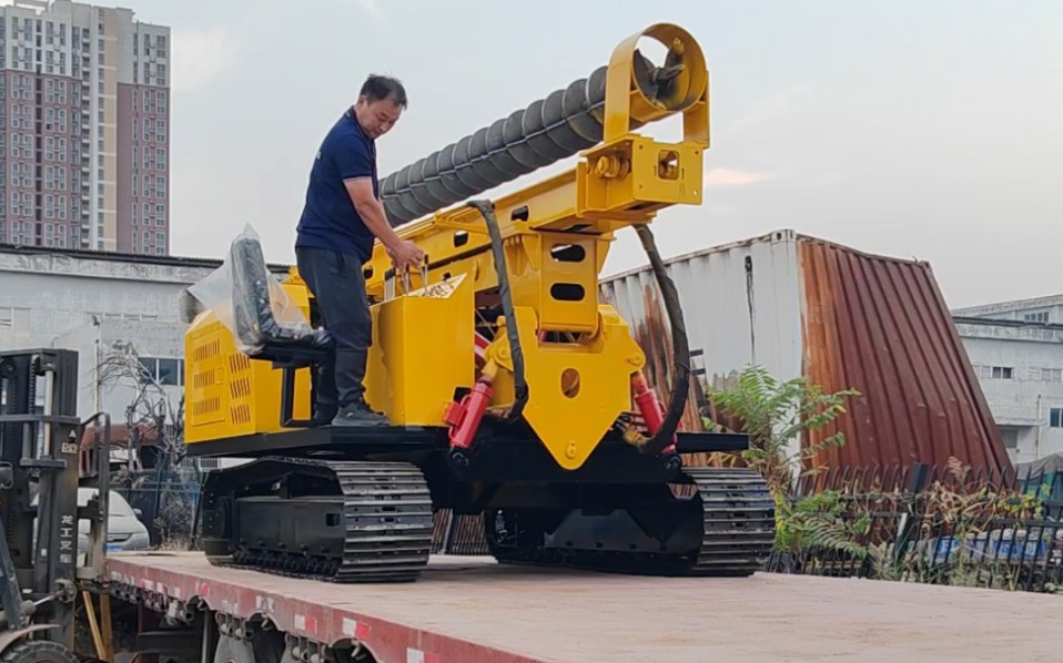 履带爬山虎光伏钻机-济宁鲁邦重工有限公司