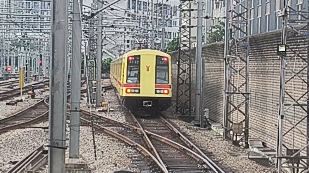 [广州地铁] 01-31x32西塱出站