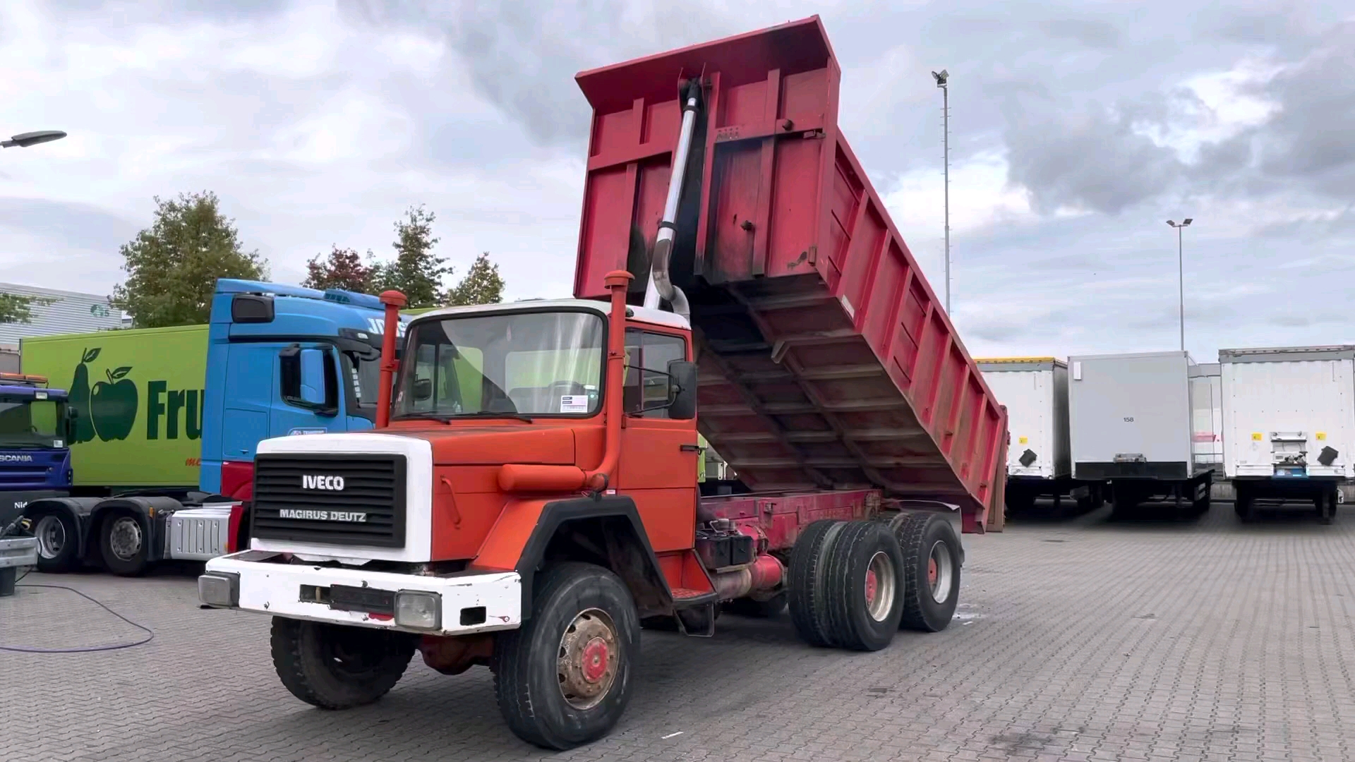 马基路斯道依茨6x6长头自卸车