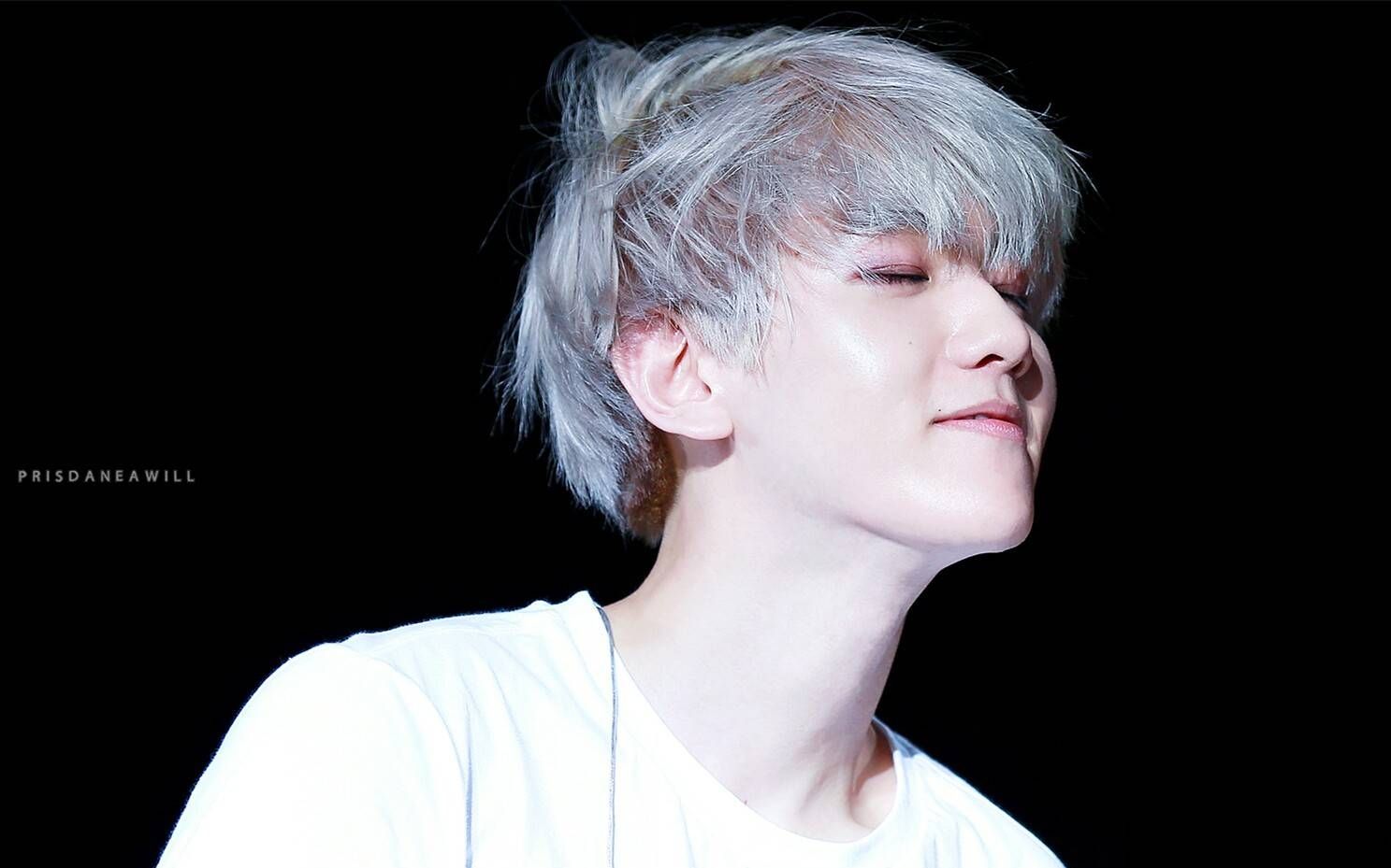 忘词害羞笑,全场大合唱 用或其他应用扫描二维码 点赞 exo杭州演唱会