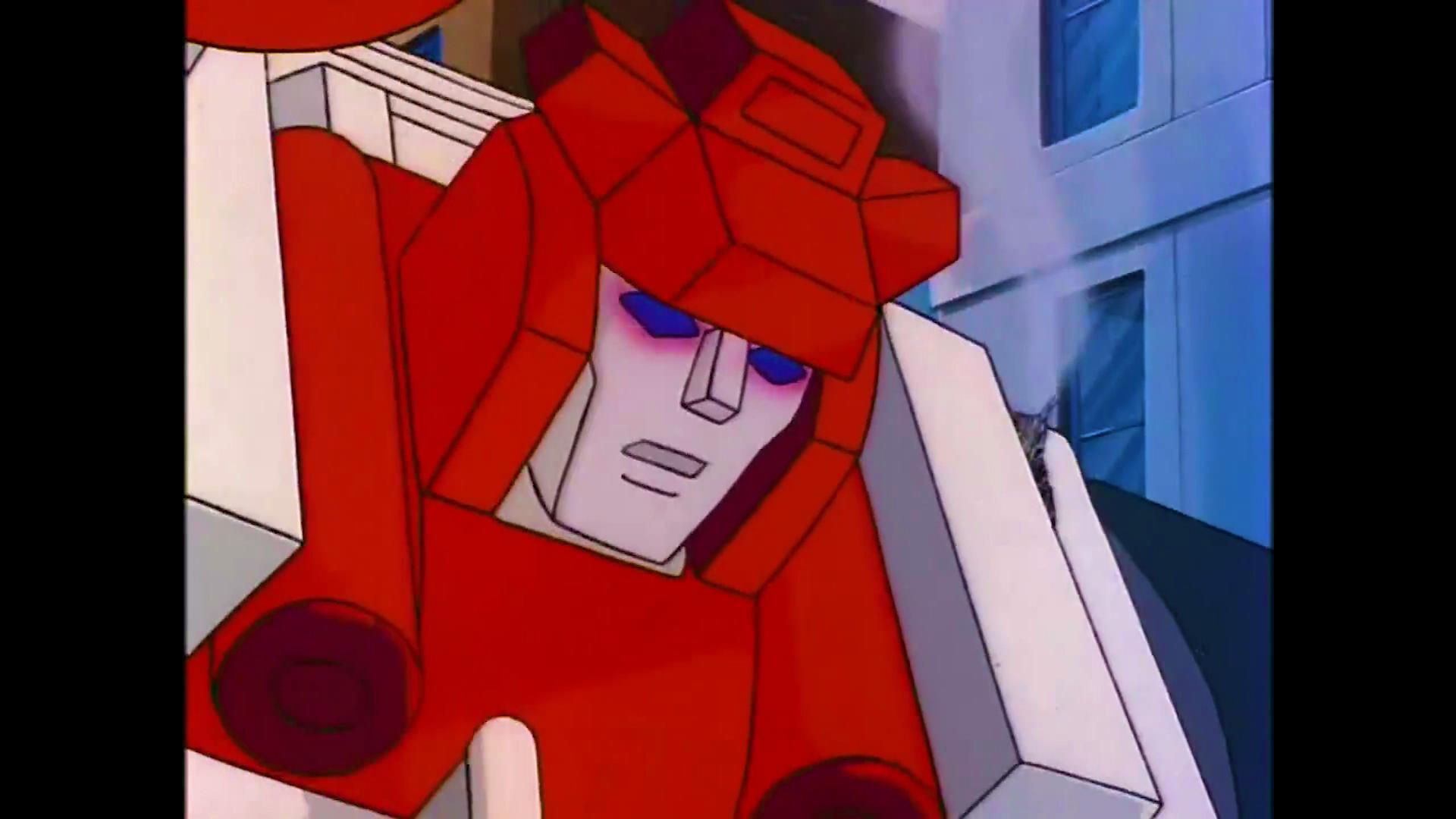 红色警报的变形跟没变形似的,直接站起来就成【变形金刚】