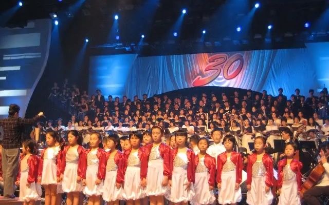 北京天使合唱团–鲁冰花_哔哩哔哩_bilibili