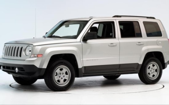 2012 吉普 自由客 正面25%偏置刚性壁障碰撞测试(驾驶侧) iihs