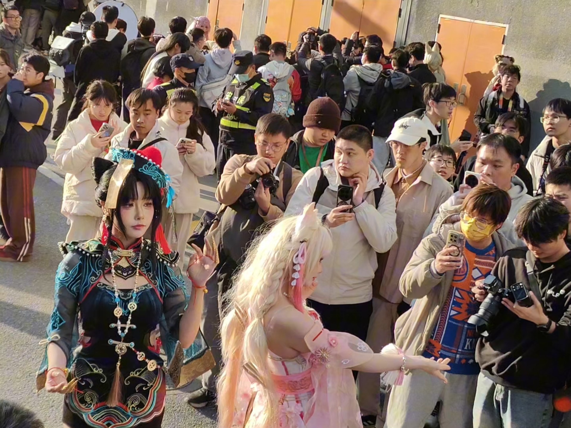 好热闹!初物语漫展现场