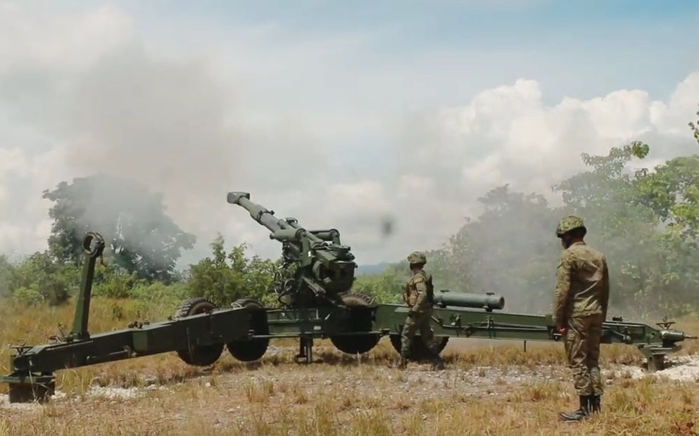 菲律宾陆军操作 elbit m71 155mm榴弹炮
