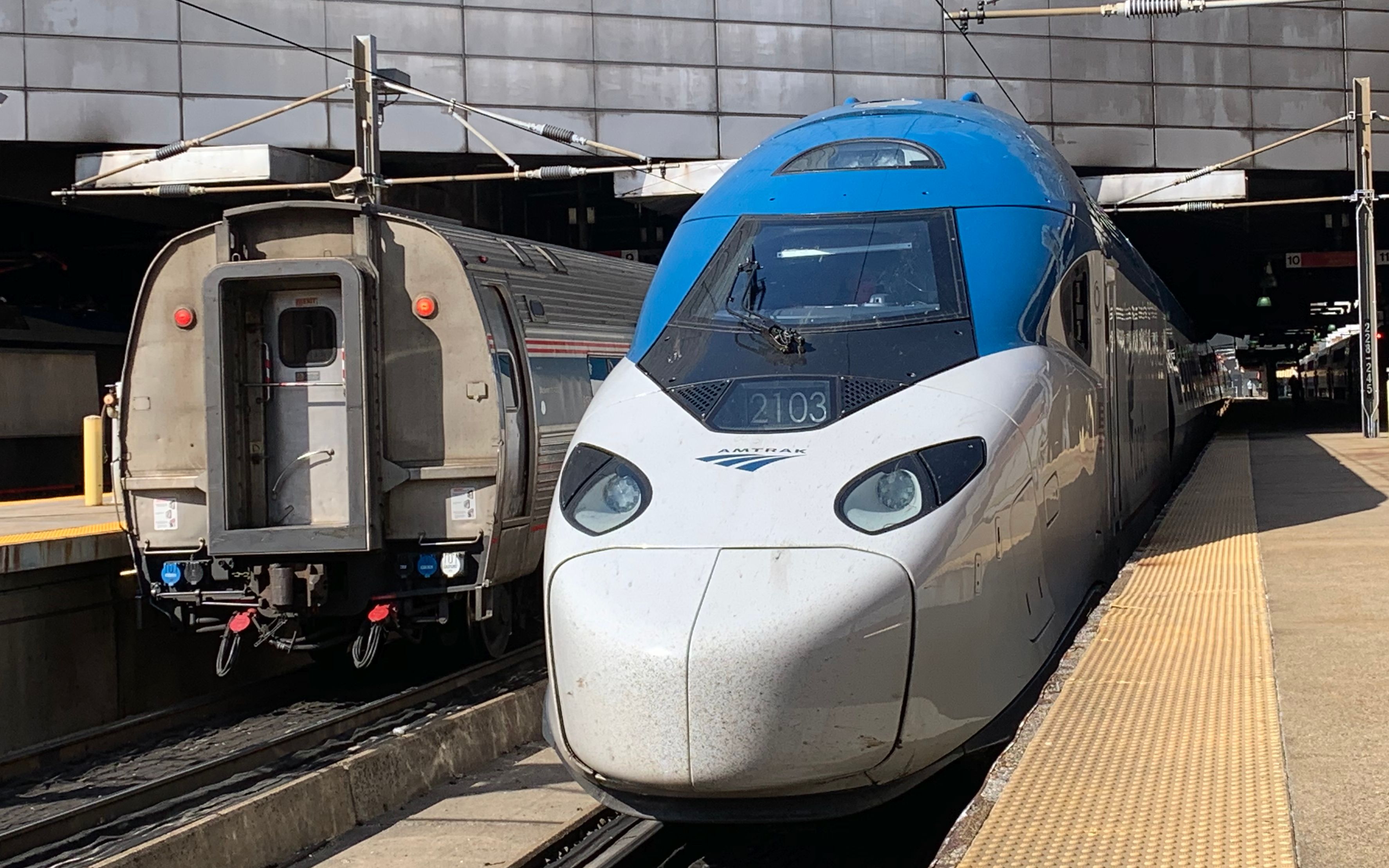 【高铁】美国崭新的高铁列车 -"自由号"进/出波士顿南站