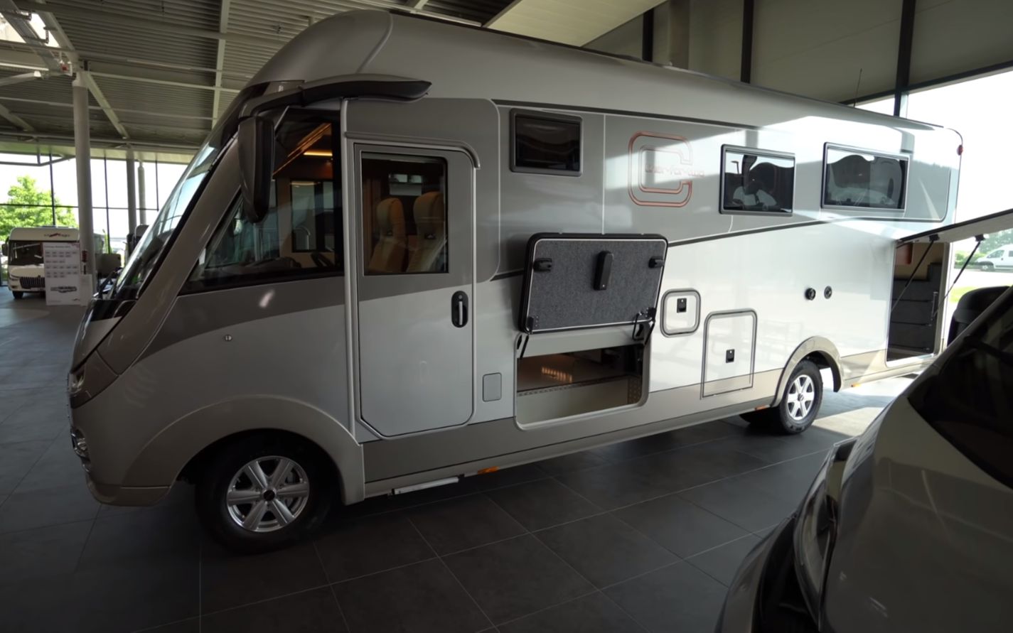 依维柯daily三类房车专用底盘改装的豪华a型房车(机翻字幕)