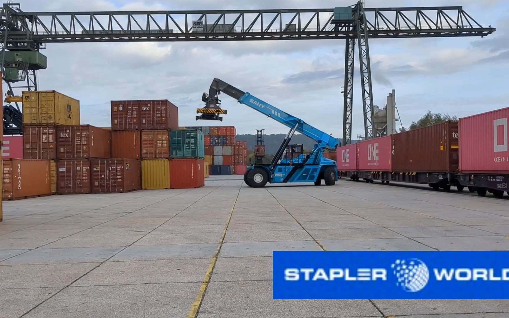 集装箱正面吊工作