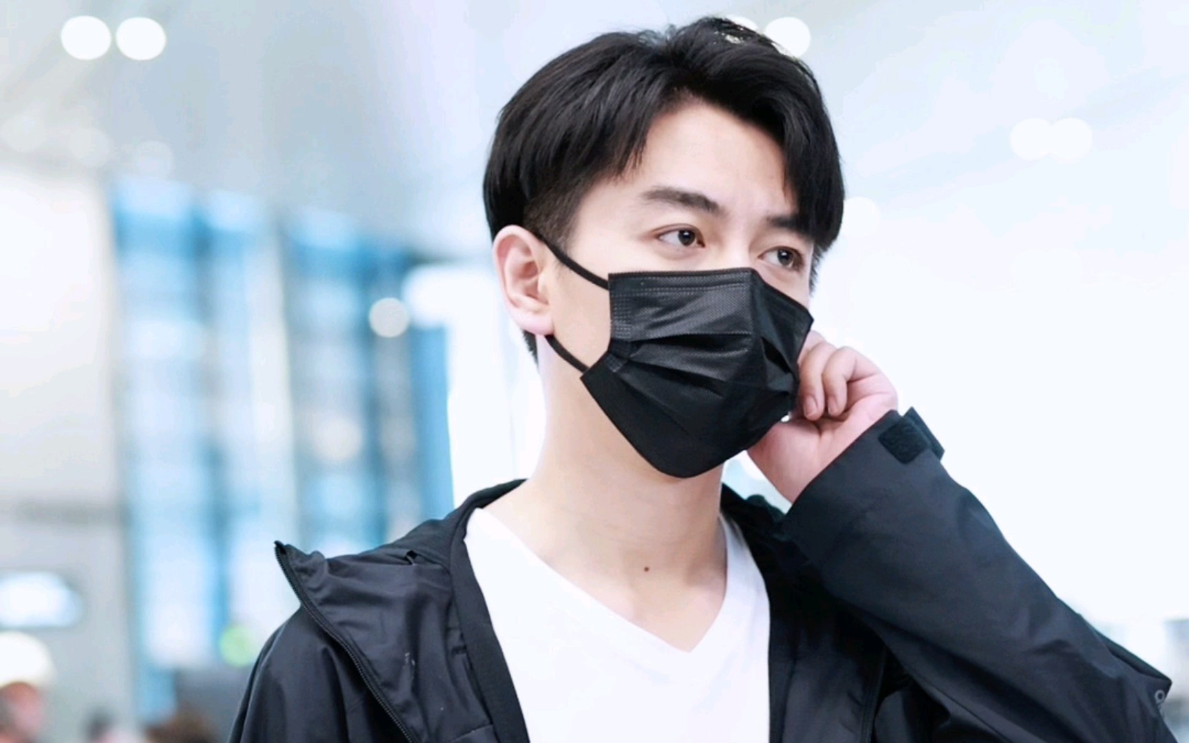 陈晓 23.5.14机场 上海出发 走路粉福利!走着走着就笑了的帅哥哥!