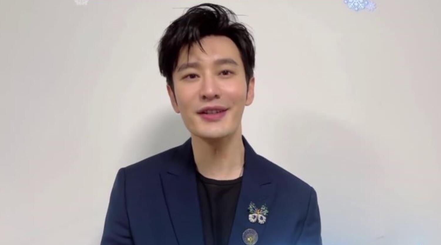 黄晓明离婚后首现身,为奥运健儿加油,满脸笑容整个人暴瘦不少