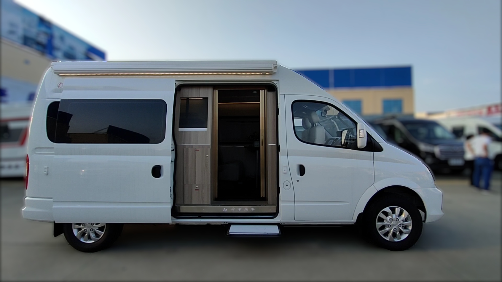 大通v80b型房车,五座纵床上下铺