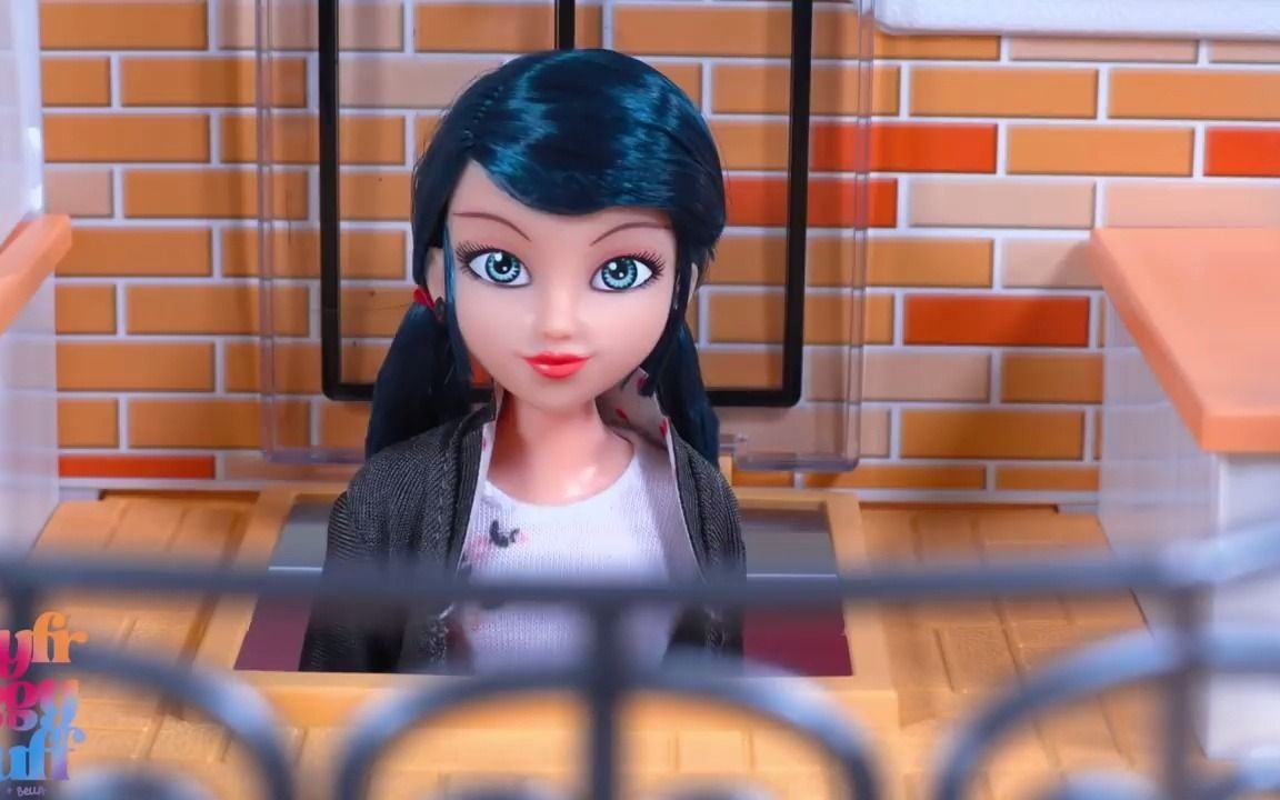 [图]【转载】新款瓢虫少女娃娃玩具屋开箱展示 ALL NEW Miraculous Ladybug Dolls & Dollhouse 2021