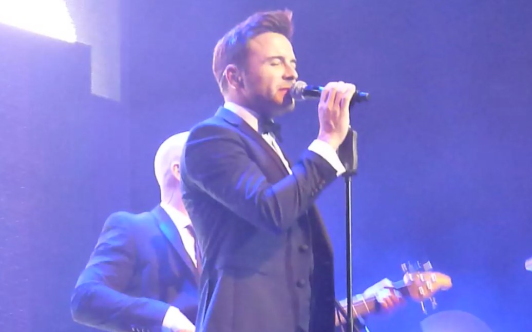 [图]【Shane Filan】When You're Looking Like That （Live on Love Always Tour in Hexagon)