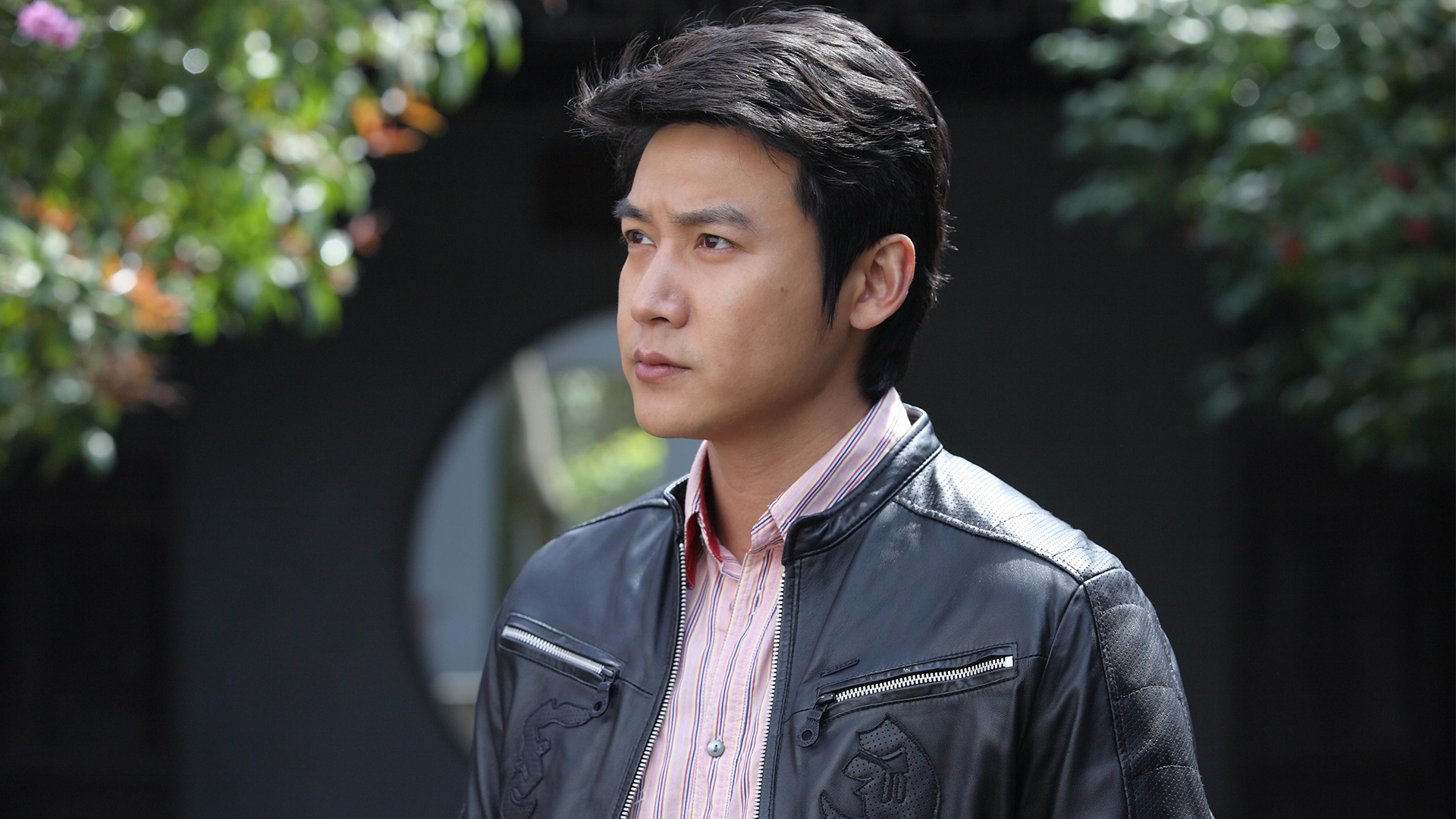 陆毅出发长沙录制披哥!戴墨镜仍帅气难挡,网传还有汪峰杨坤等人