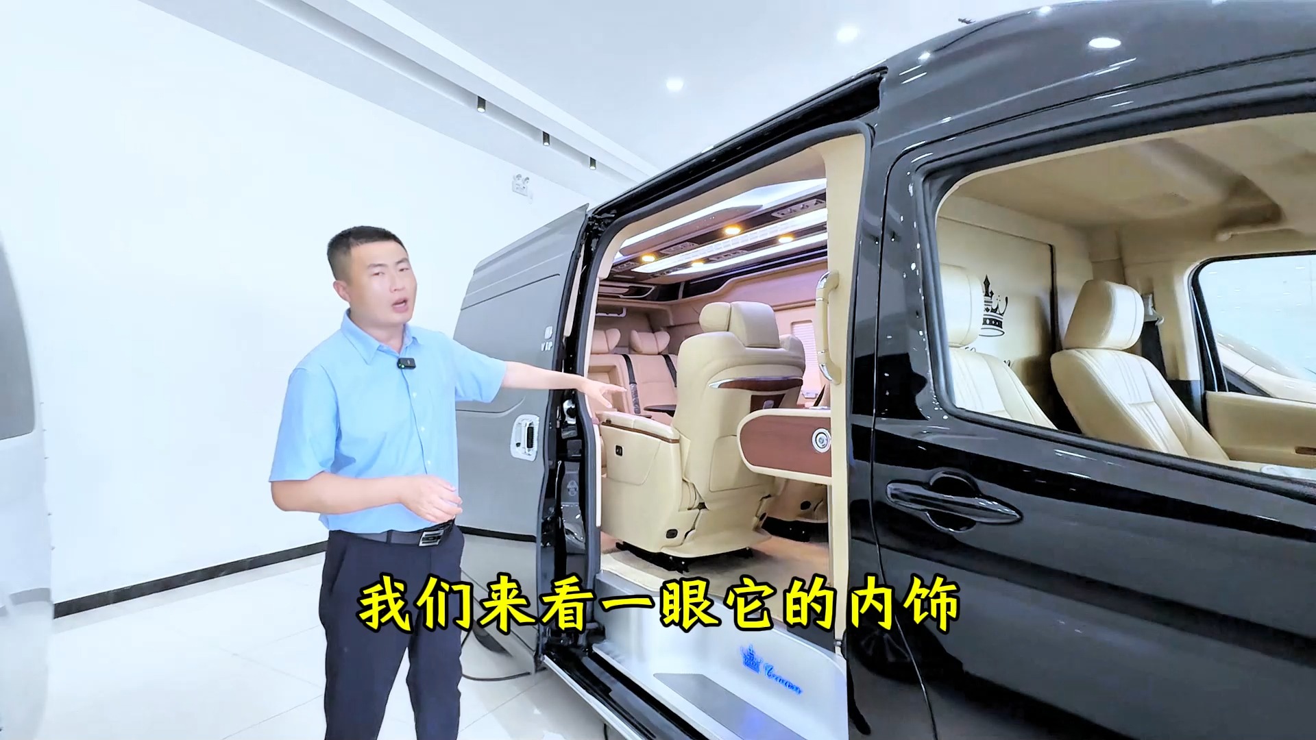 丰田海狮7座商务车:大空间 前后隔断和床