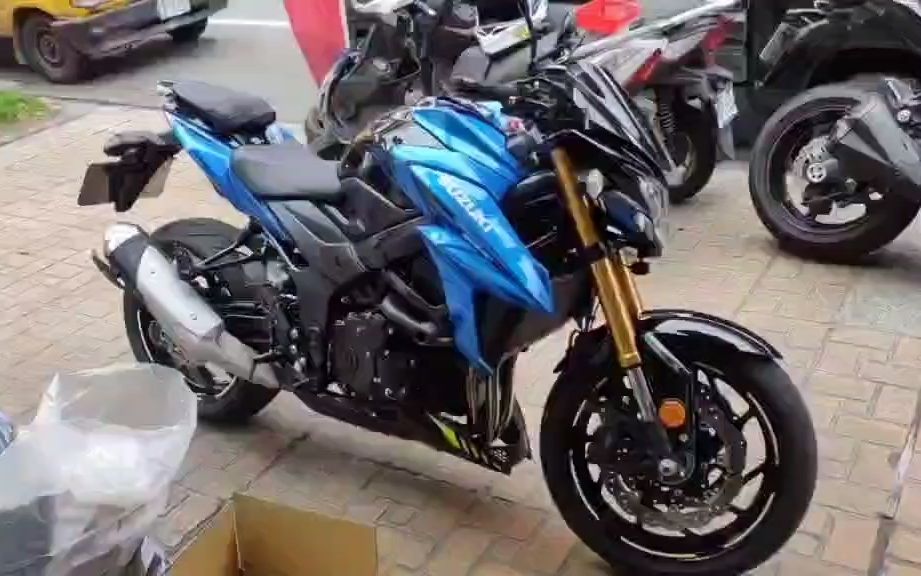 台湾街拍之铃木大排机车