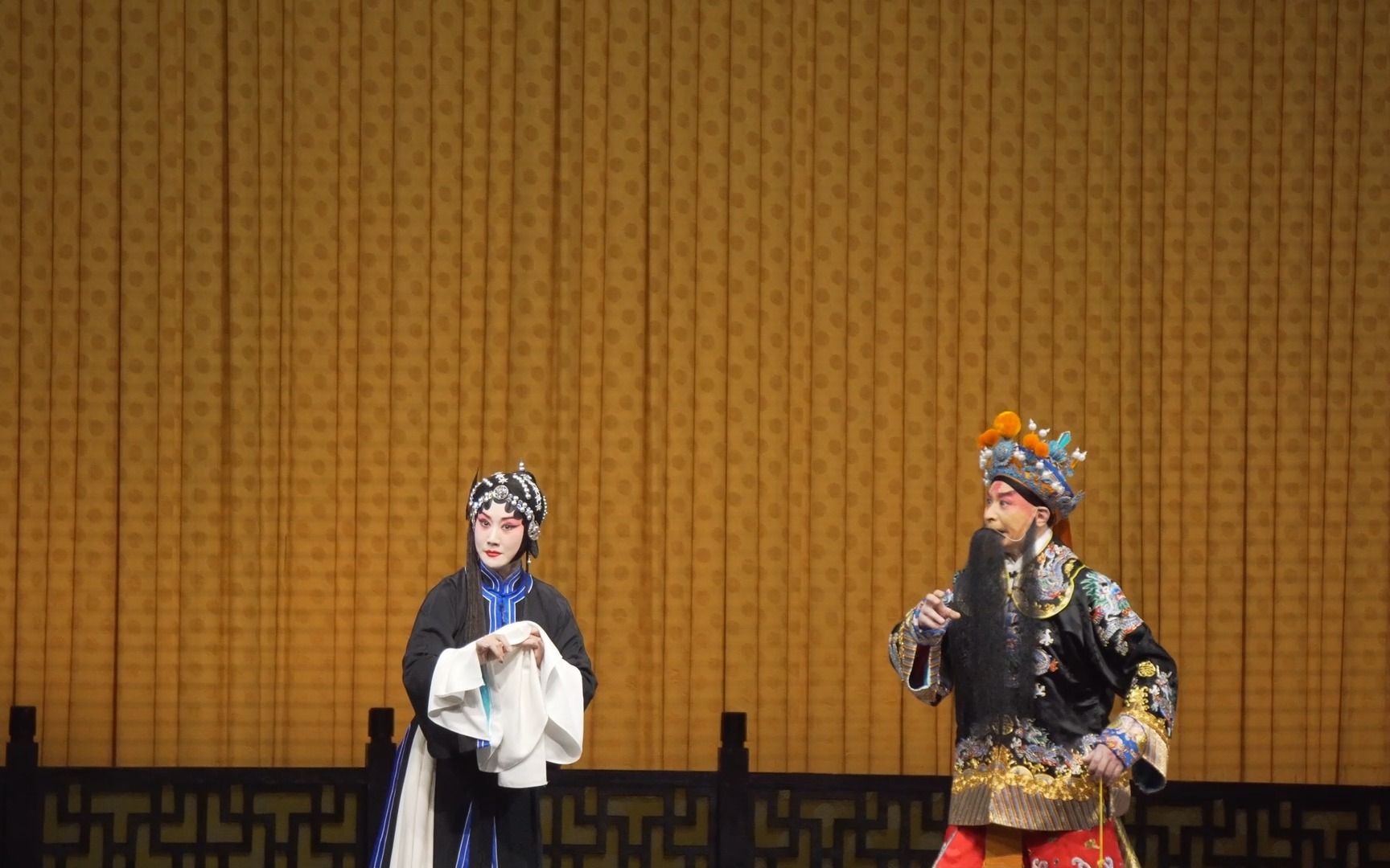 李军 张慧芳 武汉剧院 京剧《红鬃烈马》武家坡 八月十五月光明 指着