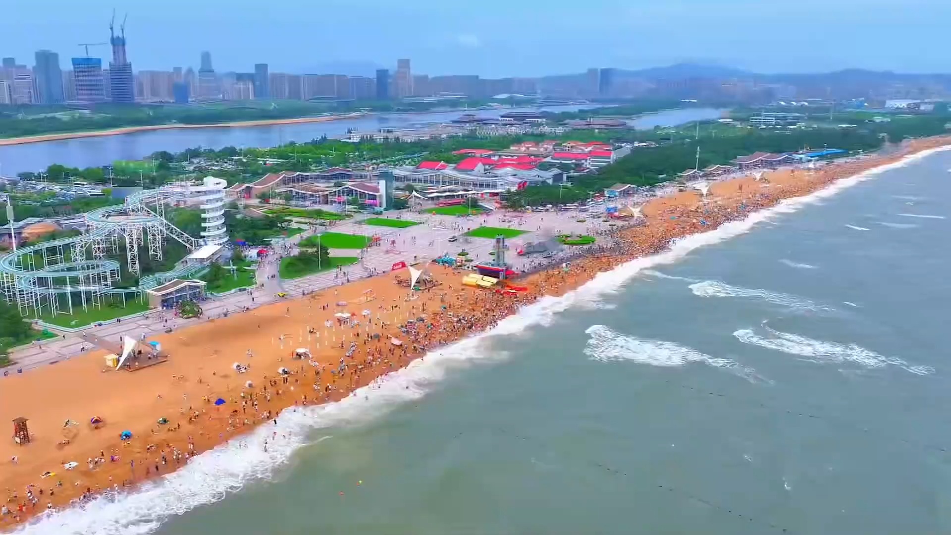 漫步日照金沙滩 感受夏日清凉