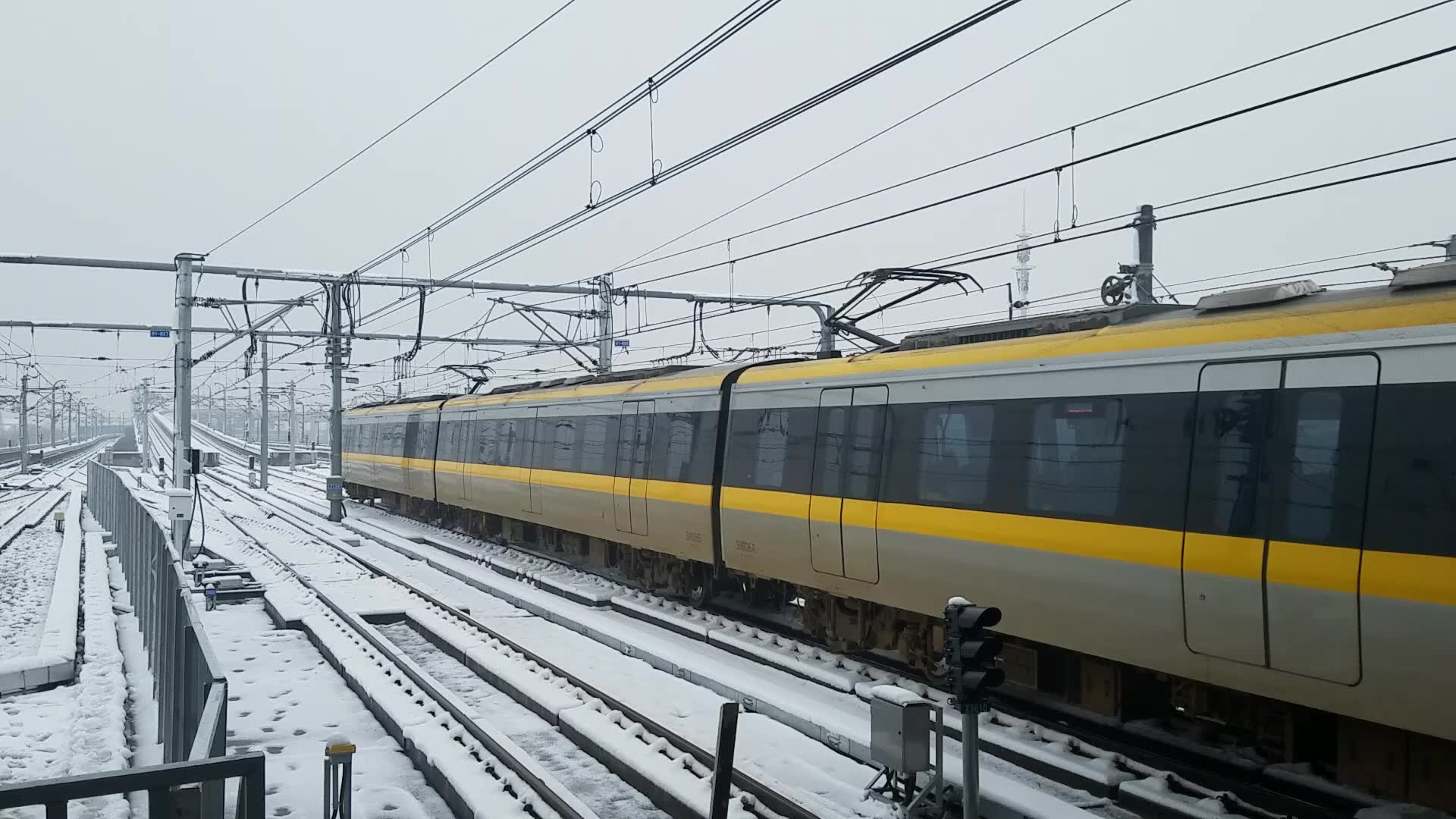 南京地铁s9号线翔宇路南雪中出站