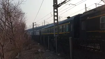 【中国铁路】京沪线，还是T110..大车师傅友好鸣笛。严禁转载，《违者追究法律责任》