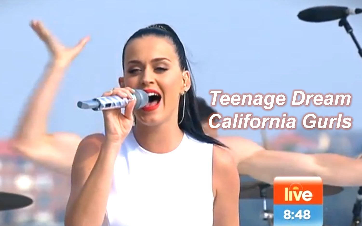 [图]【超人气水果姐】Katy Perry - Teenage Dream & California Gurls (Live Sunrise 2013)