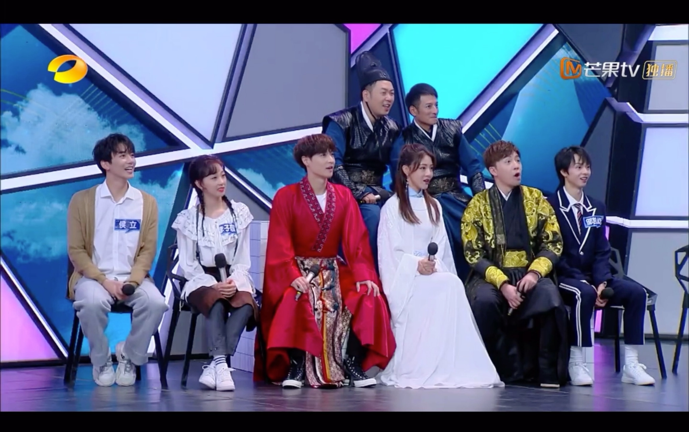 李子璇张艺兴两位小骄傲的快本同框