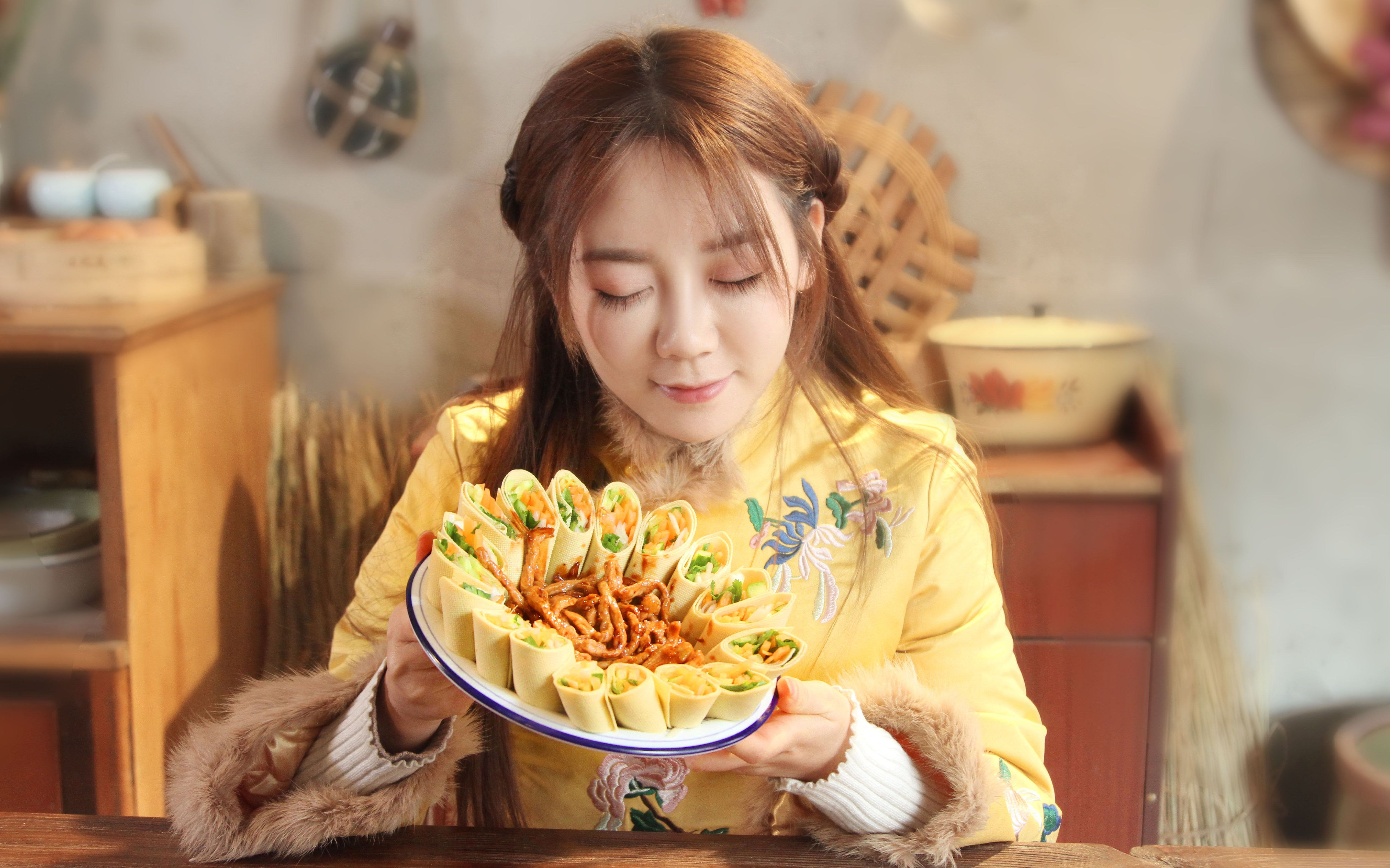 美女做一道升级版京酱肉丝,又好看又好吃,一人吃一盘太过瘾了!