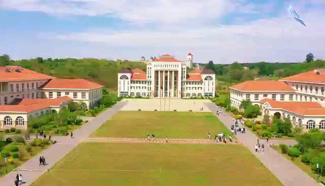 [图]#中国大学生音乐艺术节 辽宁何氏医学院站唱响青春之歌，助力梦想起航。#逐梦青春觅知音