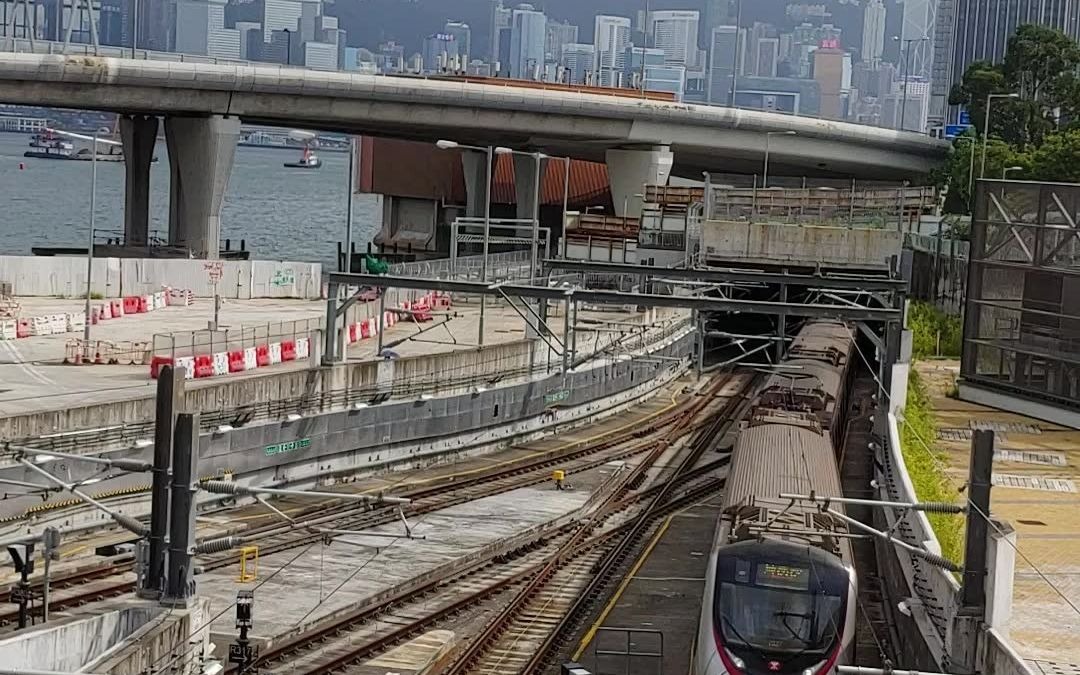 香港鐵路港鐵屯馬線中車長客列車進入紅磡站sp1900列車離開紅磡站