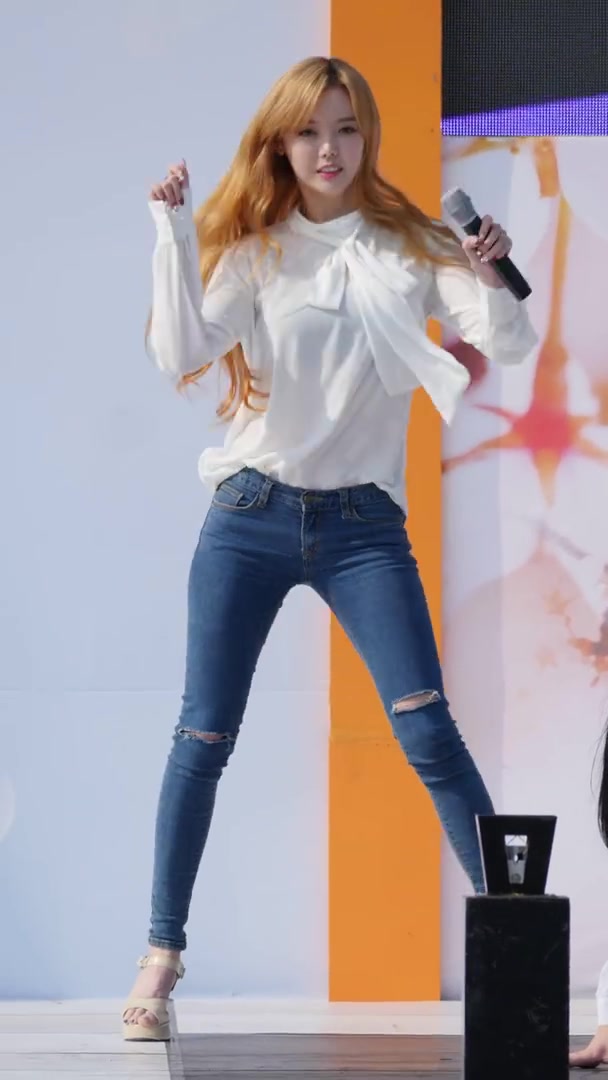 150411 饭拍牛仔裤完美dalshabet - b.b.