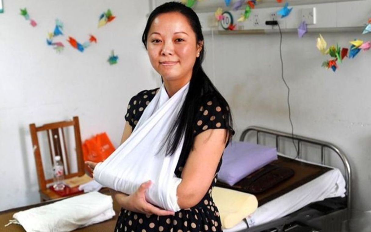 11年前那个用双手接女童的最美妈妈吴菊萍如今怎么样了