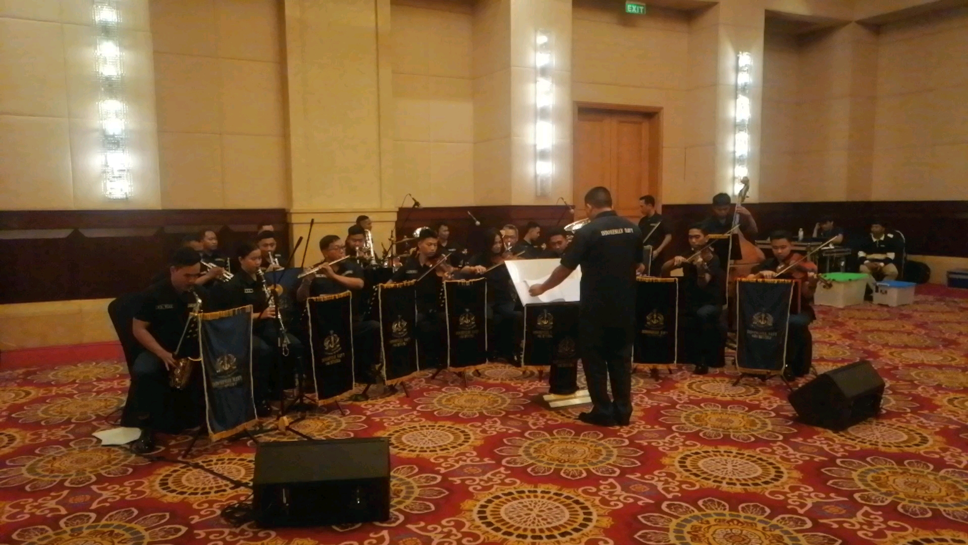 印尼海军军乐团排练中国国歌