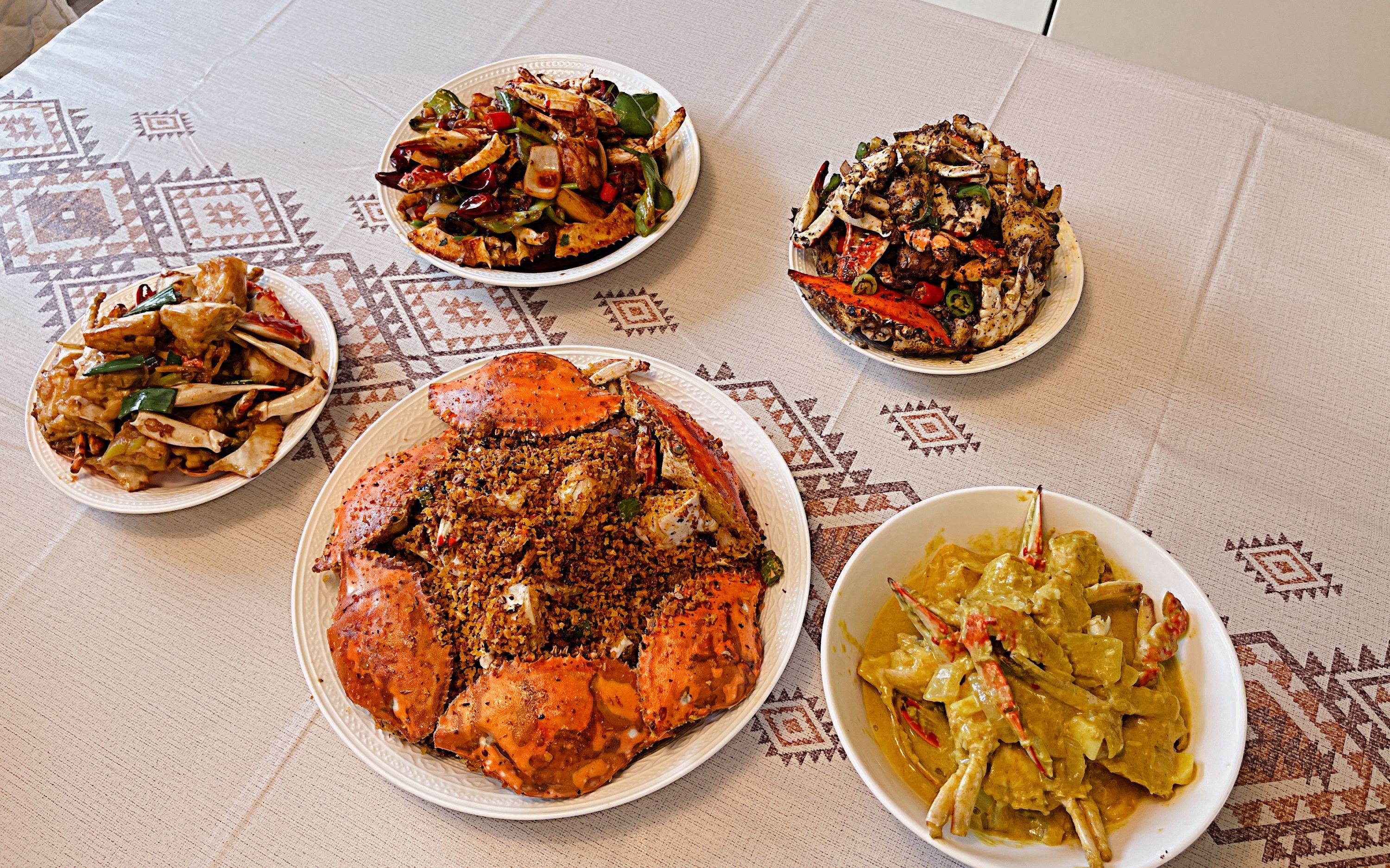 美食日记vlog今天的晚餐只有螃蟹了,16只螃蟹做了一桌菜,哪一道才是你