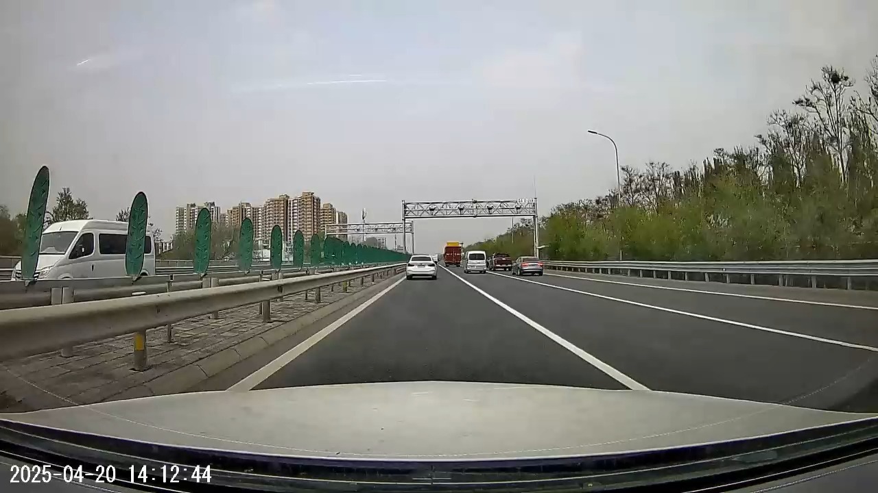 高速路犯困，出现事故！安会第一，杜绝疲劳驾驶！