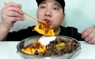 Tải video: 吃泡椒味鸡胗+辣煎蛋+米饭，听不一样的咀嚼音！