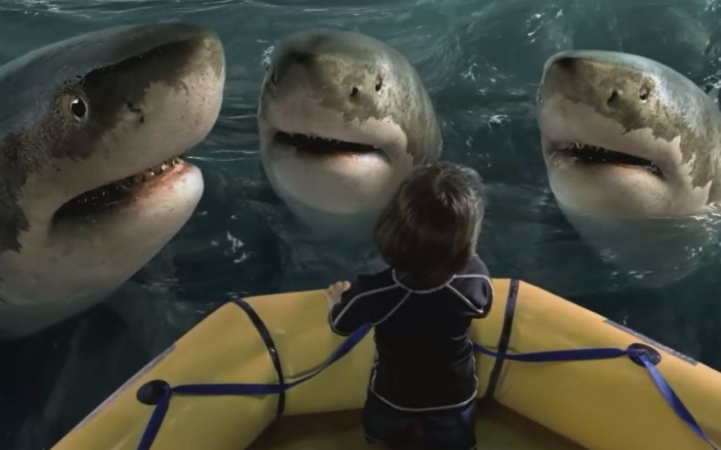 鲨鱼养大一个人类小孩,变成半人半鲨,遇到危险就会来保护他!