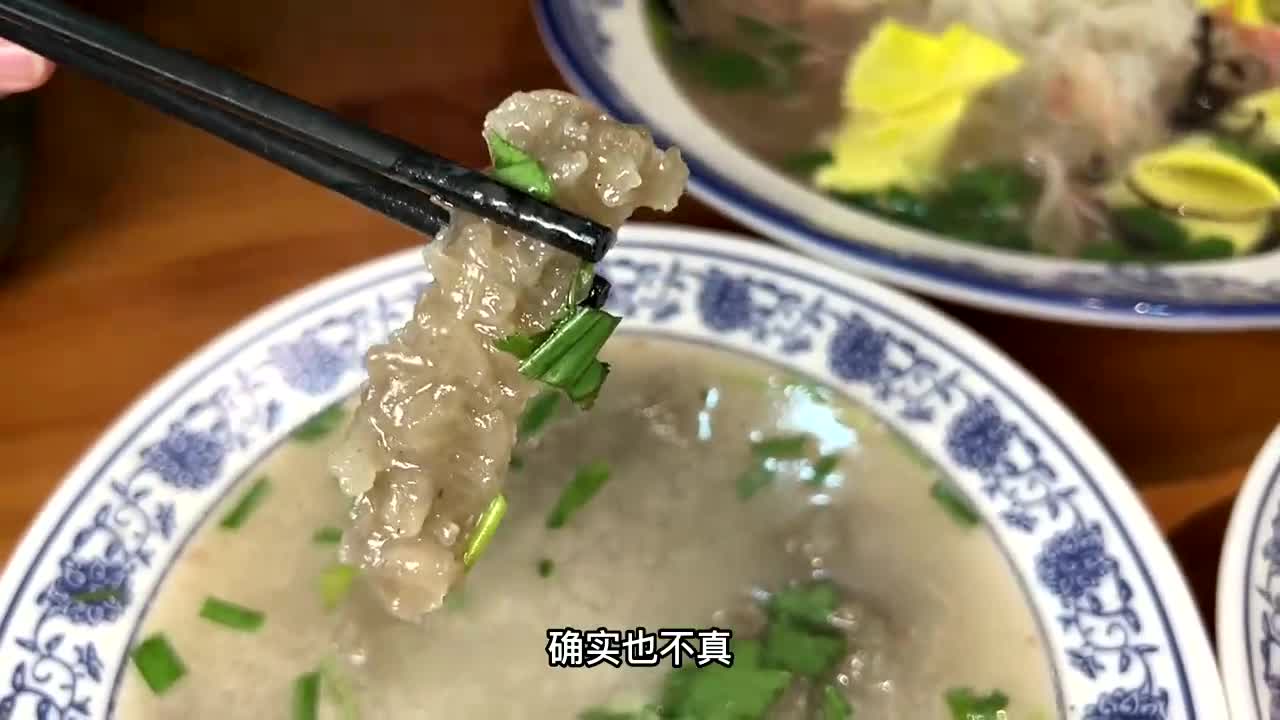 在洛阳吃水席,"假海参"做得还挺像,道道菜都是汤汤水水